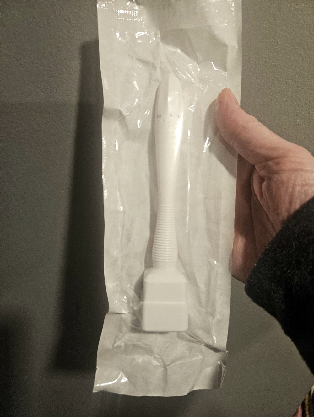 Adjustable Derma Stamp With 140 Needles.